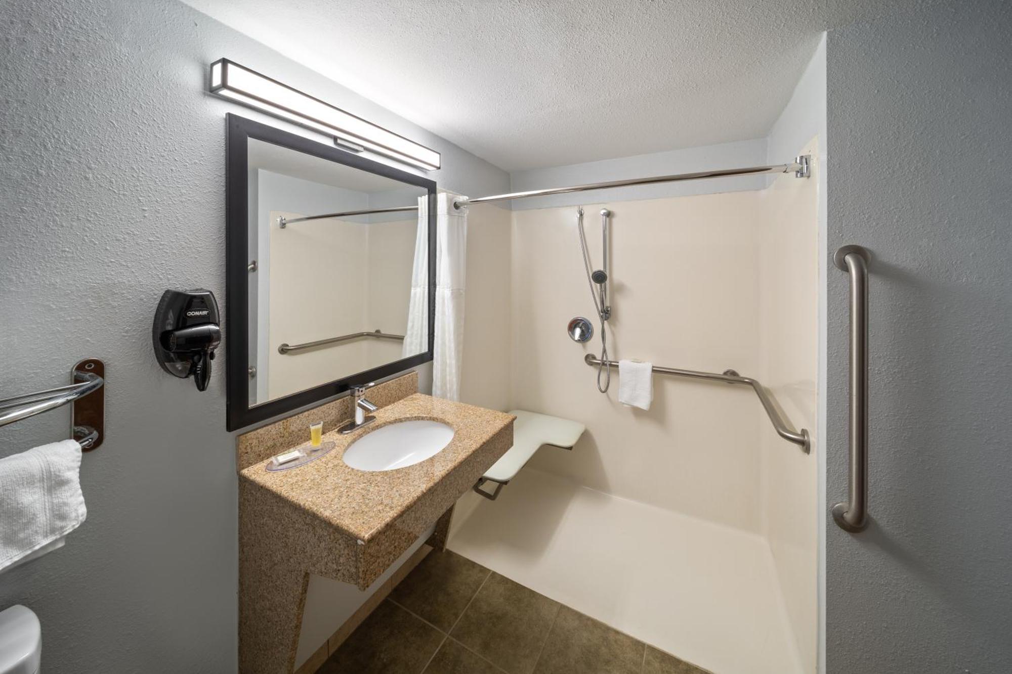 فندق Super 8 By Wyndham Alexandria La المظهر الخارجي الصورة